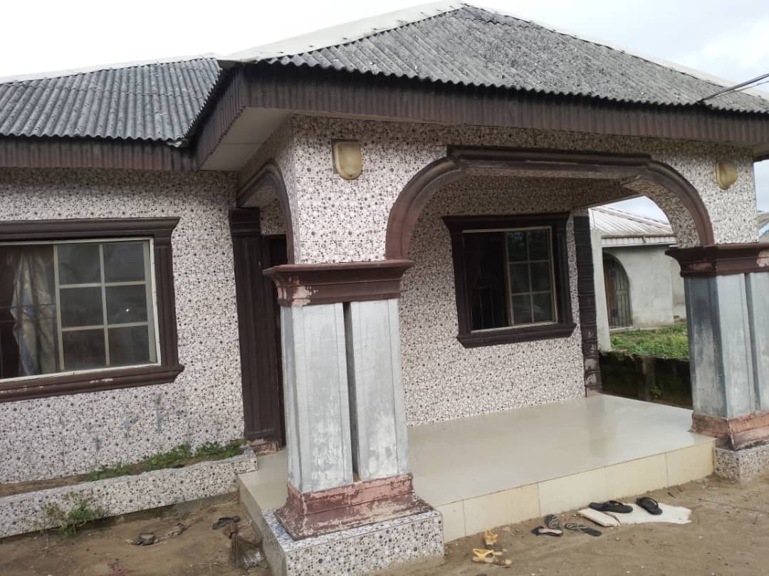 3 Bedroom  bungalow with a 1 bedroom flat attached. On a half plot of Land